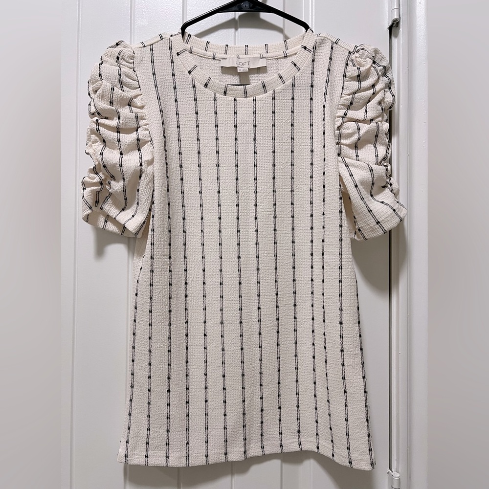 NWT Loft Puff Sleeve Top size XS